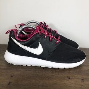 Nike Womens Roshe Black Pink and White Size 8.5